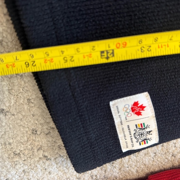 The Bay 2010 Olympic Sz. S GUC Classic Black and Red Quarter-Zip Sweatshirt - Picture 12 of 14